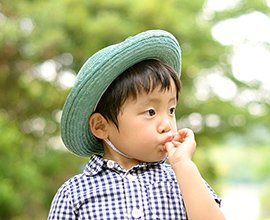 指しゃぶり イメージ